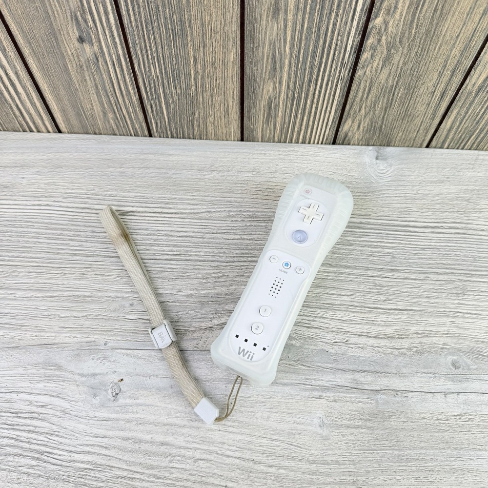 Nintendo Wii Controller White w/ Clear Sleeve AUTHENTIC USED READ